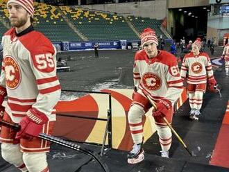 Hrozí natiahnutie absencie Adama Ružičku? Dnes hrajú Flames zápas Heritage Classic