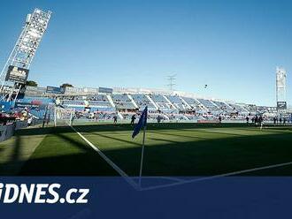 Ženský fotbal že se nevyrovná mužskému? Pérez přijde o „svůj“ stadion