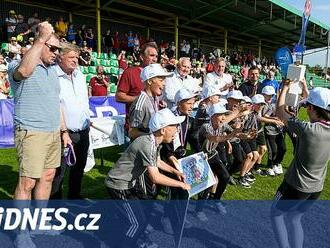 Osmnáct tisíc dětí, devět set týmů. Pohár mládeže začal pod dohledem Kollera