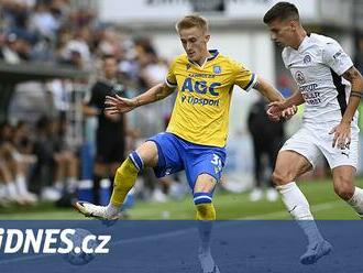 Slovácko - Teplice 2:0, góly ve druhé půli, rozhodlo brzké Marečkovo vyloučení