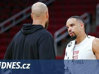 Brooks je i po debutu za Houston padouchem, pyká za úder do slabin