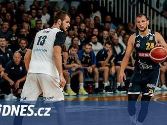 Ostravští basketbalisté se proti Slavii dočkali první ligové výhry