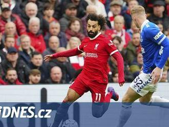 ONLINE: Liverpool hraje s Evertonem, večer další derby Chelsea - Arsenal