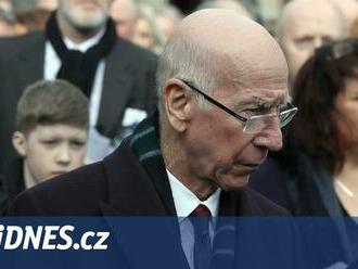 Sir Bobby Charlton zemřel. Jednomu z nejlepších fotbalistů dějin bylo 86 let