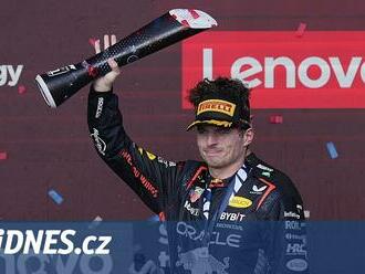 Verstappen slaví padesátý triumf v F1, v Austinu těsně porazil Hamiltona