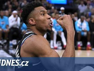 Adetokunbo krátce před startem sezony NBA prodloužil smlouvu v Milwaukee