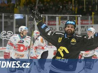 Litvínov zdolal Pardubice a je první, Liberec zničil Boleslav. Uspěla i Sparta