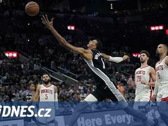 Dončič znovu kouzlil. Wembanyama se natáhl pro první výhru v NBA