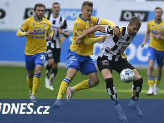 Hradec Kr. - Teplice 1:0, neuznané góly na obou stranách, rozhodl Čmelík