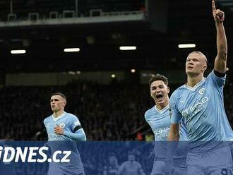 ONLINE: Liverpool i bez Díaze zvítězil, Manchester City hraje derby s United