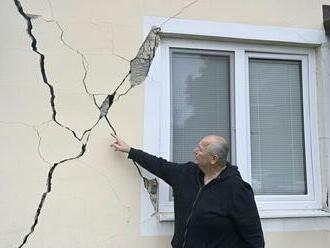 Svedkovia opísali, čo sa dialo na východe. Praskali steny, hýbal sa nábytok. Dvaja ľudia skončili v nemocnici