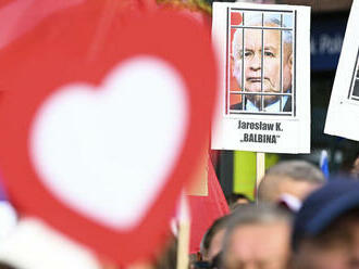 Kaczyński vytiahol do boja o voliča benzín a naftu: Orlen ceny znížil už 15-krát