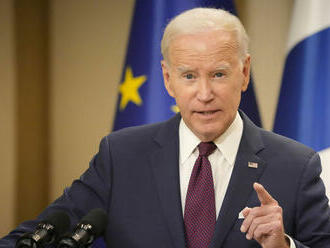 Biden ohlásil novú pomoc Izraelu, USA posielajú aj lietadlovú loď