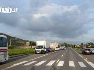 Vážna dopravná nehoda! Na TOMTO mieste auto zrazilo chodca