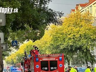 AKTUÁLNE FOTO Obrovská tragédia v Bratislave: Chlapca zrazila električka, na mieste zomrel