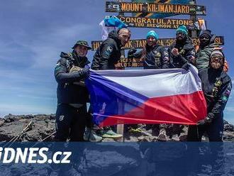 Na Kilimandžáro za jeden den. Usínali jsme za chůze, vypráví Luks o rekordu