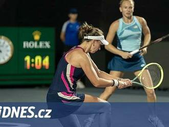 Krejčíková a Siniaková neuspěly a mají jen malou naději, nastoupí Vondroušová