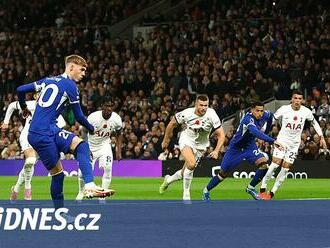 Chelsea otočila vyhrocený duel na hřišti Tottenhamu, domácí dohrávali v devíti