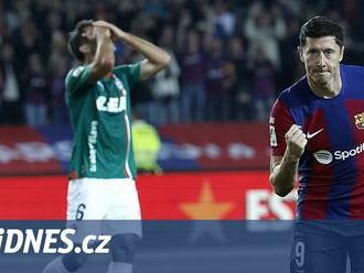 První dva góly od září. Lewandowski se naladil na Čechy, Barce vystřelil výhru