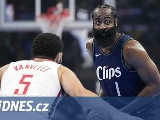 NBA turnaj: Clippers mají první triumf v éře Hardena, zářili Durant a Fox