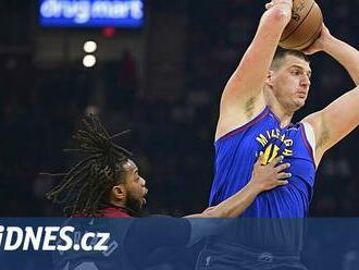 Denver v NBA opět prohrál, Boston a Sacramento mají šestou výhru v řadě