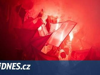 UEFA přitvrdila. Slavia platí další miliony, Houštecký má trest a fanoušci podmínku