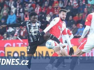 ONLINE: Slavia - Č. Budějovice 1:1, z rychlého protiútoku srovnává Adediran