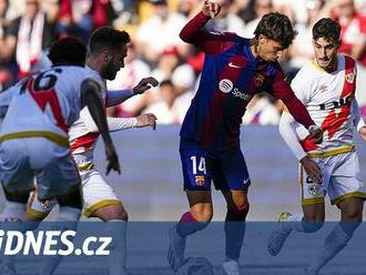 Barcelonu zachránil až vlastní gól, přesto ztratila. Atlético pak mistra přeskočilo