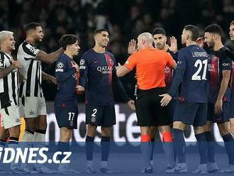 PSG spasila  penalta. Kouč Newcastlu zuřil, videorozhodčího suspendovali