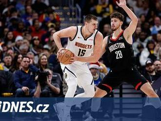 Jokič v NBA zářil, triple doublem pomohl Denveru ke třetímu vítězství v řadě