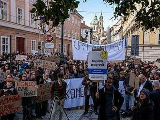 Jednání s odbory selhala. Stávka škol je jistá, přiznal ministr Bek