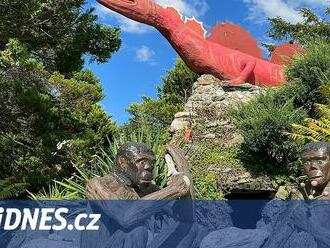 Český výletník: První dinopark v Česku vznikl na zahradě rodinné chalupy