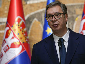 Vučič tlaku neodolal a rozpustil parlament: Srbsko je v bode zlomu. AP predpokladá triumf SNS