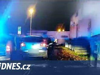 Muž si šel pro svačinu a nechal nastartované auto, ukradl mu ho zloděj