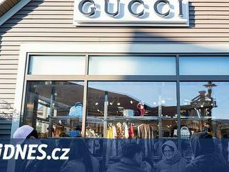 Stávkování je v módě. Zaměstnanci Gucci demonstrovali před sídlem firmy