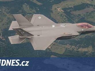 Vláda vyčlení 216 miliard na letectvo. Kvůli stíhačkám F-35 i gripenům