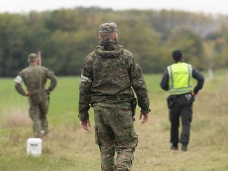 Polícia obvinila muža, ktorý chcel previezť dvoch neplnoletých migrantov do Nemecka