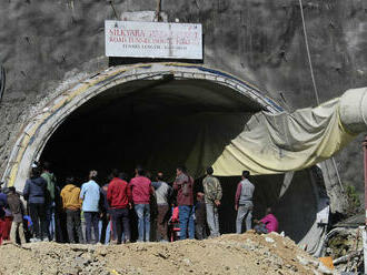 Tunel sa pre nich stal väzením. Desiatky zavalených robotníkov chcú vyslobodiť vykopaním novej šachty