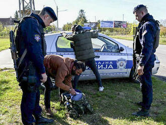 Srbsko tvrdo zakročilo voči migrantom. Pri celoštátnych raziách ich polícia zadržala stovky