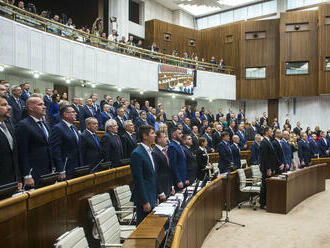 Parlament bude o vládnom programe rokovať v utorok, Pellegrini zvolal schôdzu