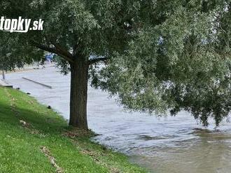 Výdatné zrážky môžu opäť dvíhať hladiny riek