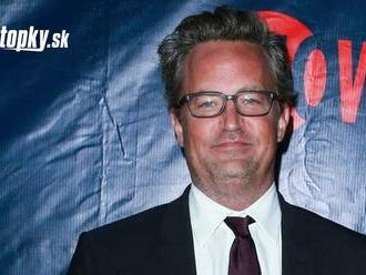 Matthew Perry   sa pred smrťou stretával s touto kráskou  : Prezradila detaily!