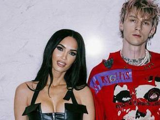 Snažili sa splynúť s davom? Sledujte, ako sa Megan Fox a Machine Gun Kelly ohákli!