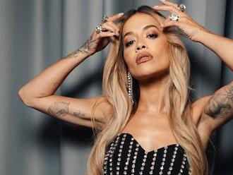 Rita Ora navštívila Shrekov močiar: Zo speváčky zlobryňa! Spoznali by ste ju?