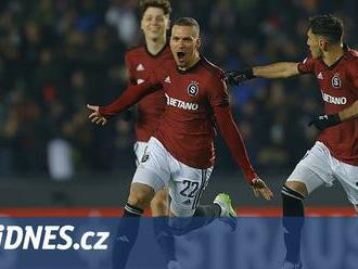 Klička do středu hřiště, střela na zadní. Jak mistr Haraslín vyučil i Betis