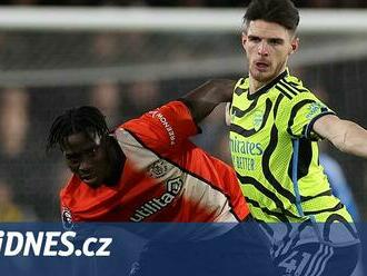 Arsenal vyhrál v Lutonu díky Riceově hlavičce v sedmé minutě nastavení