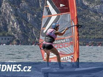 Windsurfařka Piňosová ovládla na juniorském MS olympijskou třídu iQFoil