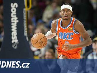 Oklahoma v NBA rozhodla proti Denveru sekundu před koncem, Detroit opět padl