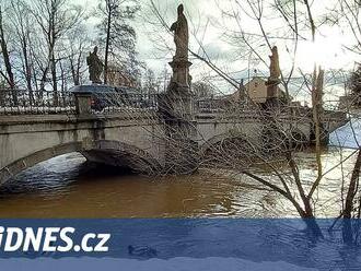 Mapa Česka kvůli hrozbě povodní červená. Praha zavírá vrata od Čertovky