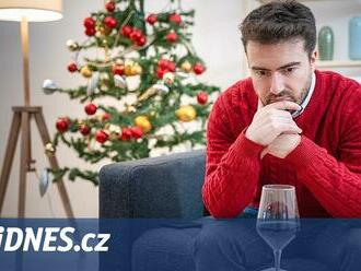 Češi přes Vánoce pijí více alkoholu. Zahánějí jím stres i rodinnou nepohodu